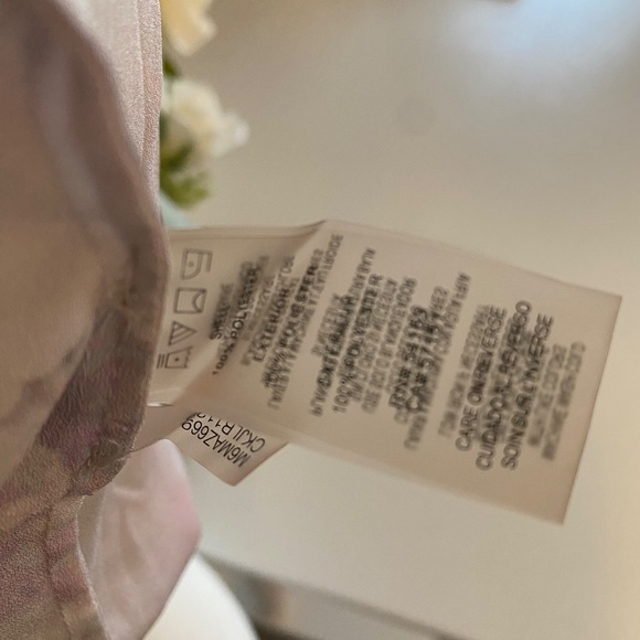 Calvin Klein sleeveless floral blouse, asymmetrical zip, size XS - Picture 8 of 8